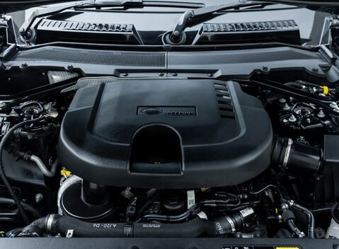 Land Rover Defender 90 D250 X-Dynamic SE URBAN 40