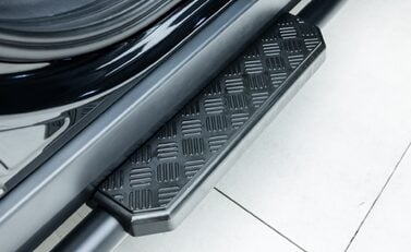 Land Rover Defender 90 D250 X-Dynamic SE URBAN 23