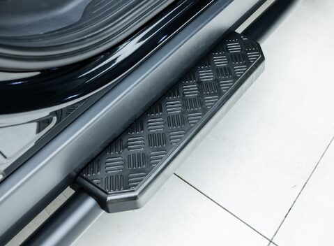 Land Rover Defender 90 D250 X-Dynamic SE URBAN 23