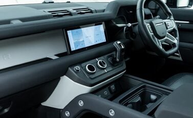 Land Rover Defender 90 D250 X-Dynamic SE URBAN 15