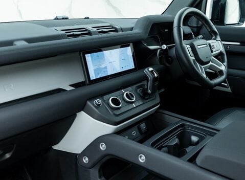 Land Rover Defender 90 D250 X-Dynamic SE URBAN 15
