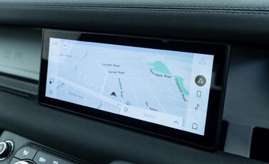 Land Rover Defender 90 D250 X-Dynamic SE URBAN 18