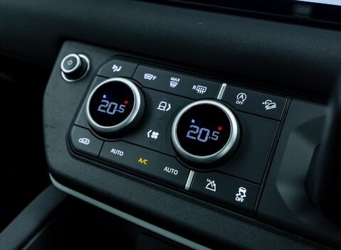 Land Rover Defender 90 D250 X-Dynamic SE URBAN 20