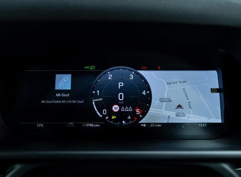 Land Rover Defender 90 D250 X-Dynamic SE URBAN 17