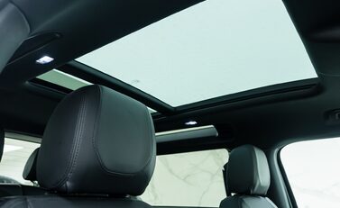 Land Rover Defender 90 D250 X-Dynamic SE URBAN 12