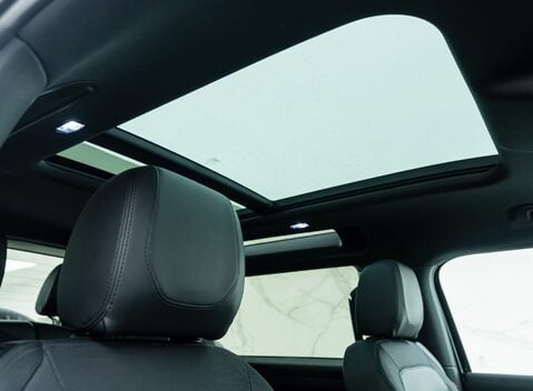 Land Rover Defender 90 D250 X-Dynamic SE URBAN 12