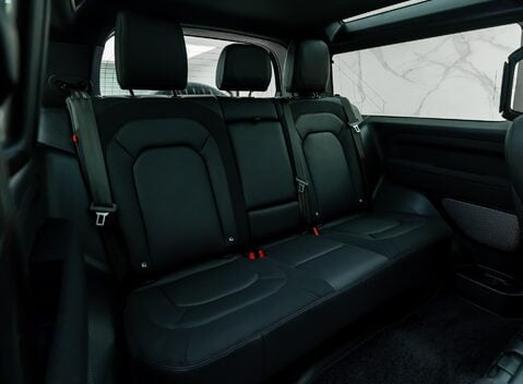 Land Rover Defender 90 D250 X-Dynamic SE URBAN 13