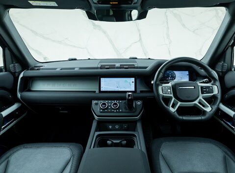 Land Rover Defender 90 D250 X-Dynamic SE URBAN 16