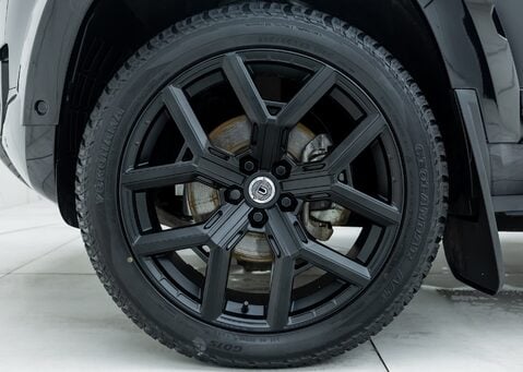 Land Rover Defender 90 D250 X-Dynamic SE URBAN