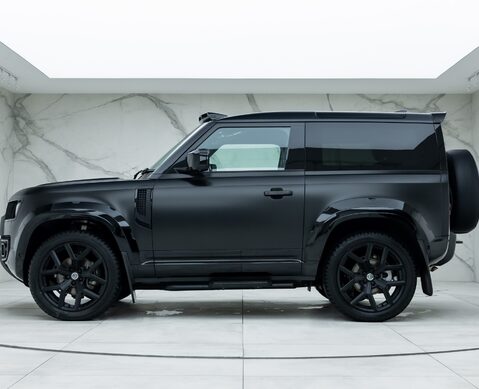 Land Rover Defender 90 D250 X-Dynamic SE URBAN