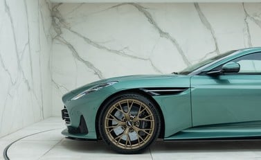 Aston Martin DB12 Coupe 43