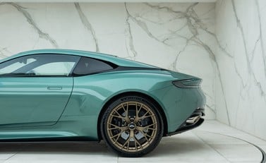 Aston Martin DB12 Coupe 44