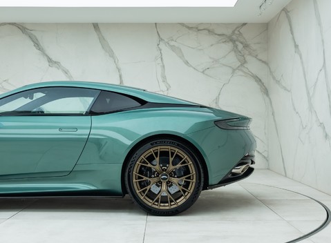 Aston Martin DB12 Coupe 44