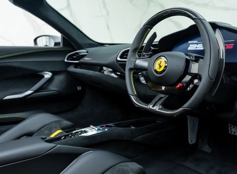Ferrari 296 GTS 13