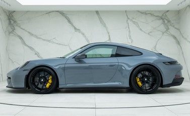 Porsche 911 GT3 Touring (992) 2