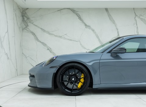 Porsche 911 GT3 Touring (992) 40