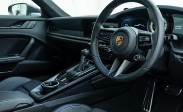 Porsche 911 GT3 Touring (992) 10