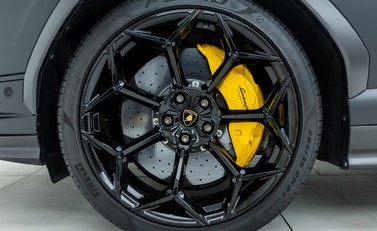 Lamborghini Urus Performante 33