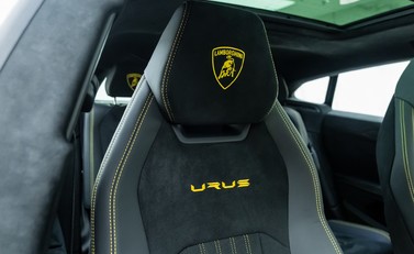 Lamborghini Urus Performante 12