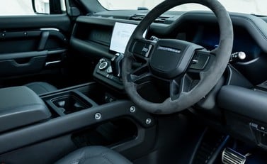 Land Rover Defender 110 V8 P525 10
