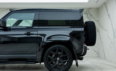 Land Rover Defender 90 V8 P525 Urban 34