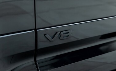 Land Rover Defender 90 V8 P525 Urban 28