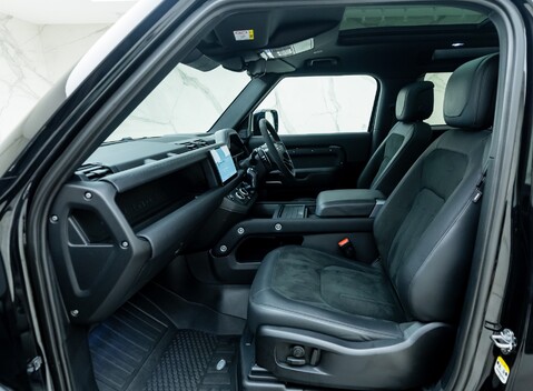 Land Rover Defender 90 V8 P525 Urban 14