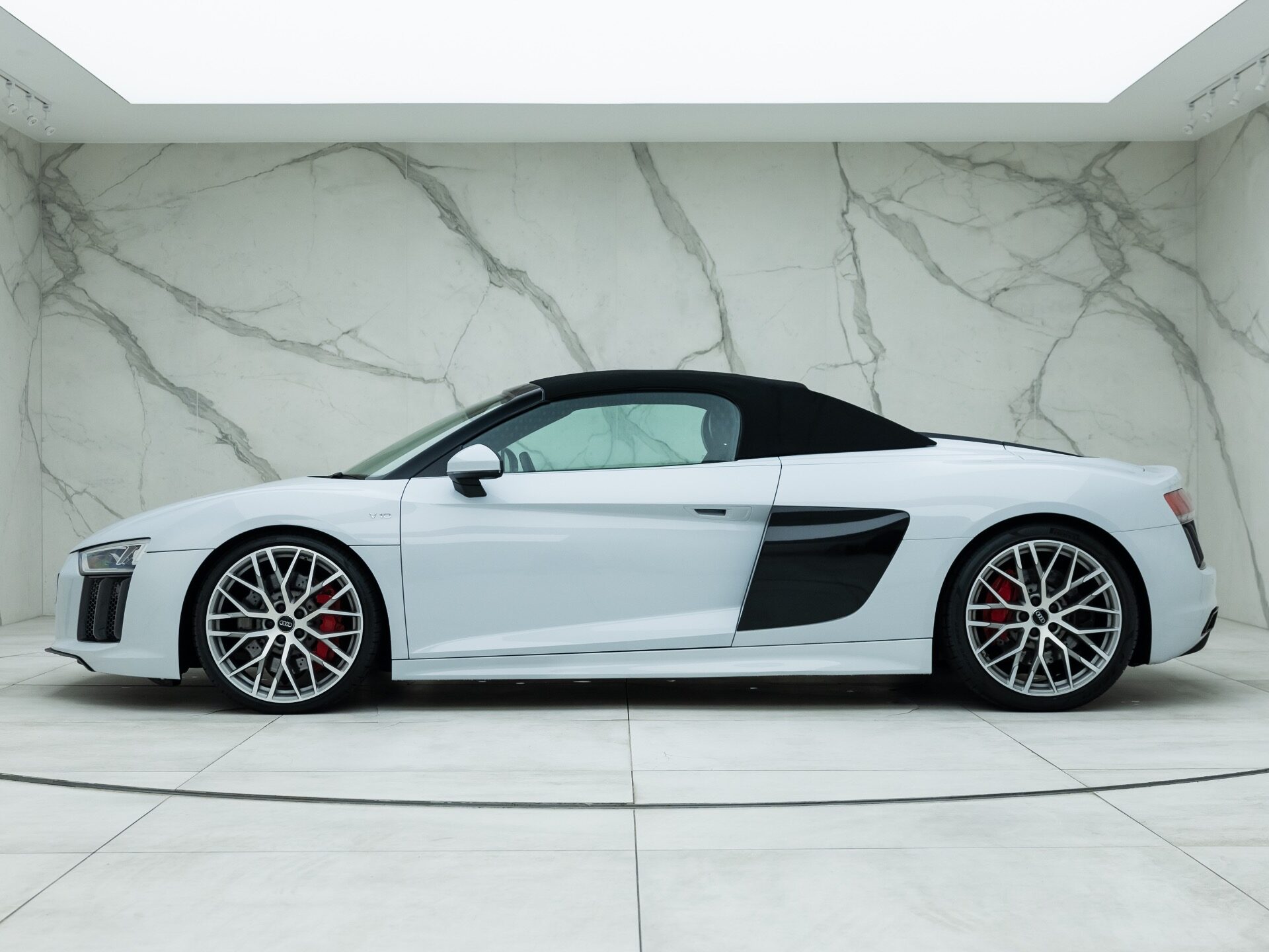 Used Audi R8 V10 Spyder for sale | Suzuka Grey Metallic