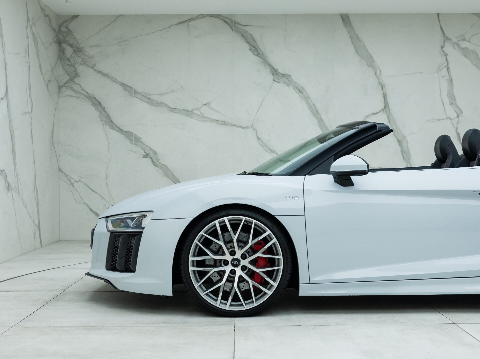 Used Audi R8 V10 Spyder for sale | Suzuka Grey Metallic