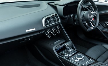 Audi R8 V10 Spyder 18