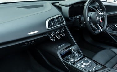 Audi R8 V10 Spyder 18
