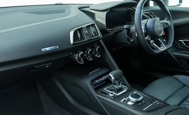 Audi R8 V10 PERFORMANCE CARBON BLACK 13