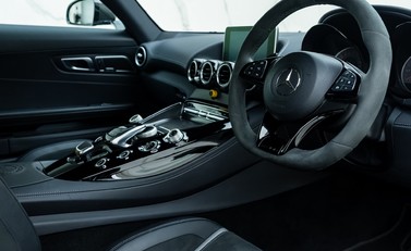 Mercedes-Benz AMG GT R Premium 10