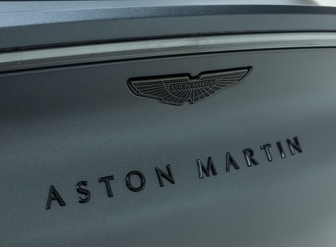 Aston Martin DBX 707 37