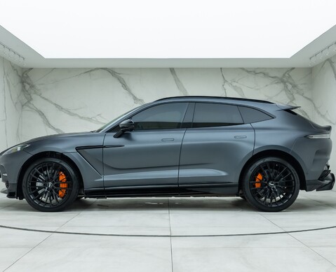 Aston Martin DBX 707 