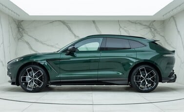 Aston Martin DBX 707 2