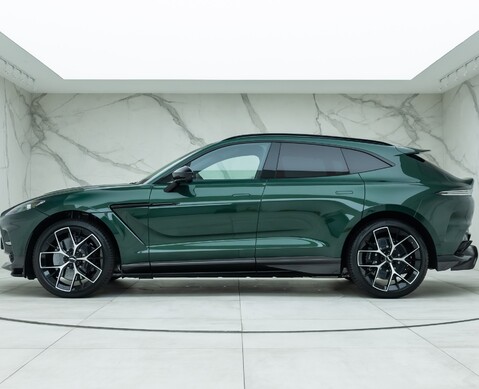 Aston Martin DBX 707