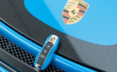 Porsche 911 GT2 RS Weissach (991) 49