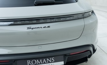 Porsche Taycan 4S Cross Turismo 29