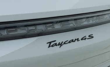 Porsche Taycan 4S Cross Turismo 37