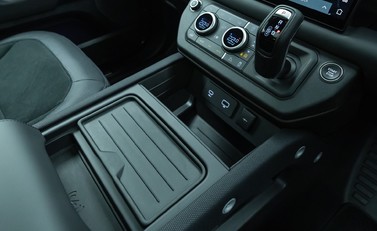 Land Rover Defender 90 V8 Carpathian Edition 18