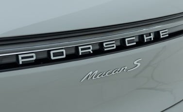 Porsche Macan S 36