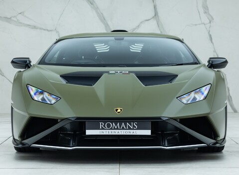 Lamborghini Huracan LP640-2 STO 4