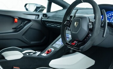 Lamborghini Huracan LP640-2 STO 10