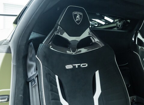 Lamborghini Huracan LP640-2 STO 12