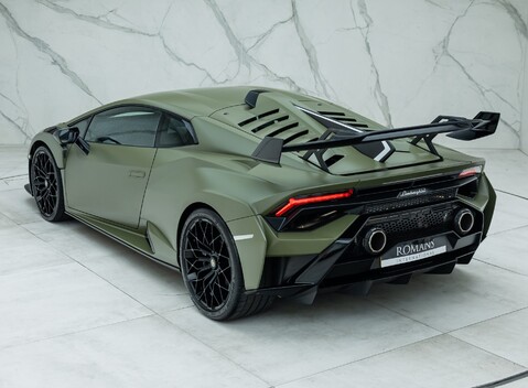 Lamborghini Huracan LP640-2 STO 9