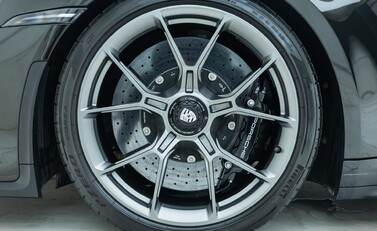 Porsche 911 GT3 Touring (992) 27