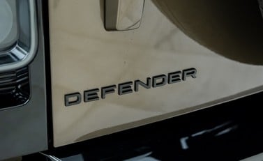 Land Rover Defender 110 X P400 32