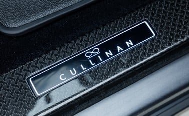 Rolls-Royce Cullinan Black Badge 28