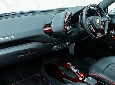 Ferrari 488 GTB Tailor Made 15